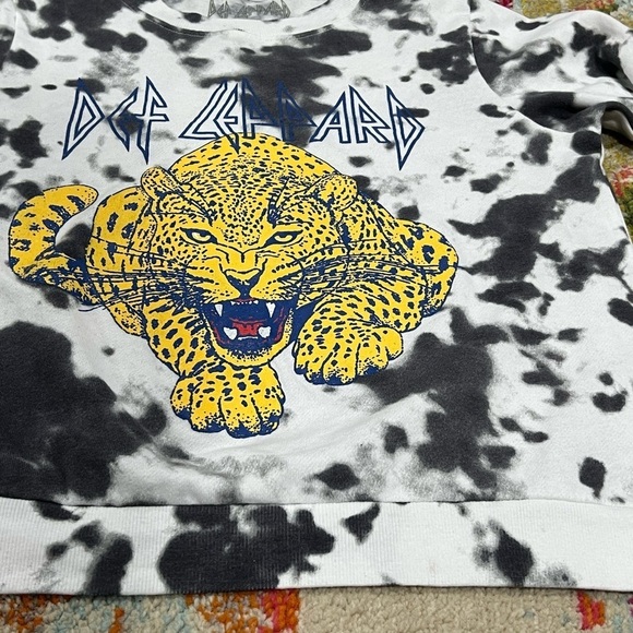 Women's Def Leppard Rock band Music Rock n Roll Crewneck Sweatshirt - Picture 6 of 7